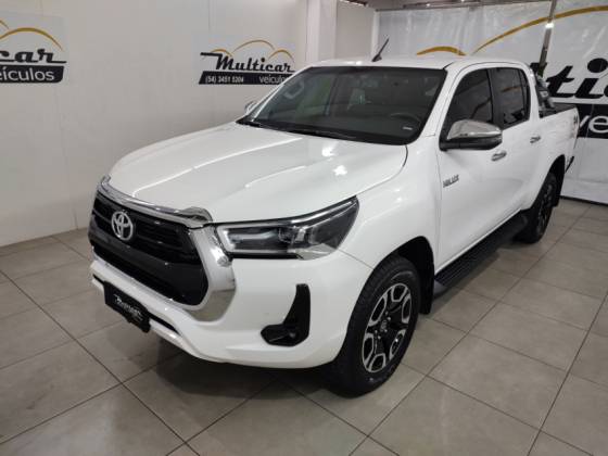 TOYOTA HILUX 2.8 D-4D TURBO DIESEL CD SRV 4X4 AUTOMÁTICO TOYOTA HILUX 2.8 D-4D TURBO DIESEL CD SRV 4X4 AUTOMÁTICO